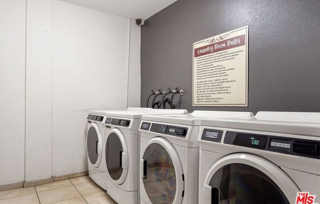 2 beds, 1 bath, 979 sqft, $2,850, Unit 122