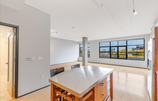 Studio, 1 bath, $2,100