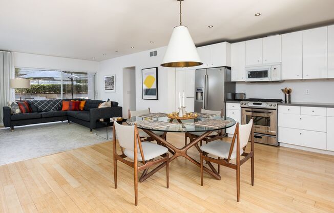 Silver Lake Mid-Century Style Home - 2b1b - Private Yard - Garage