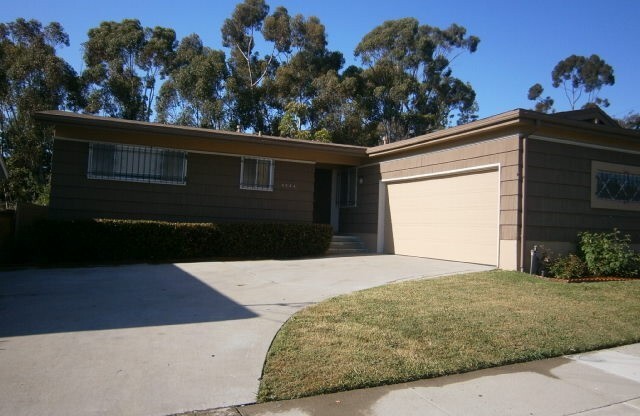3 Bedrooms/2 Bathrooms Single Story Home in San Diego
