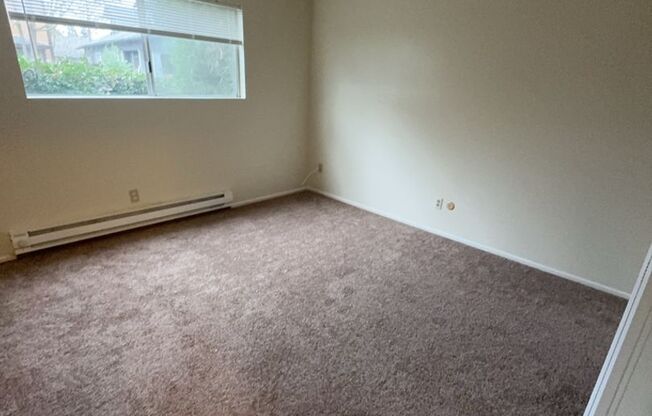 1 bed, 1 bath, $1,050, Unit #A