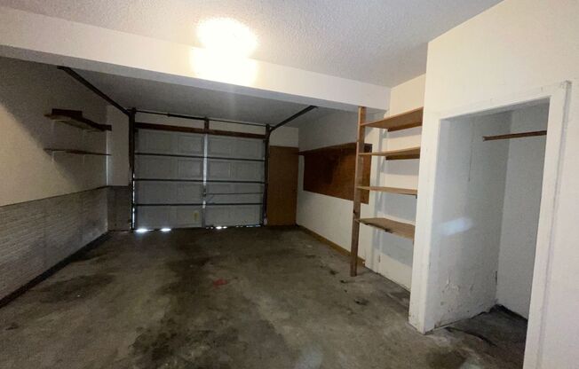 2 beds, 1 bath, $1,050