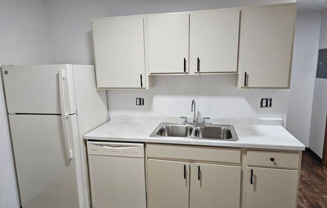 2 beds, 1 bath, 920 sqft, $1,305, Unit 1471-203