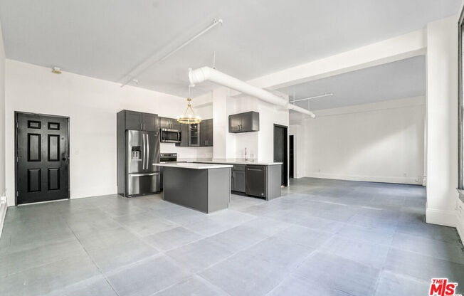 1 bed, 1 bath, 730 sqft, $2,200, Unit 215