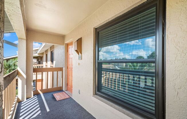 Updated Canal view condo 2 bedrooms 2 bathrooms in North Fort Myers