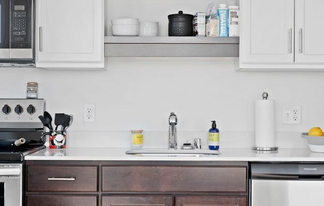 Studio, 1 bath, 439 sqft, $1,095, Unit 501