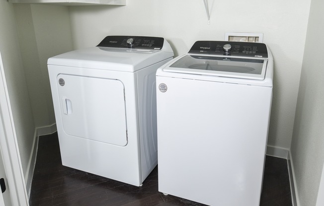 One Bedroom | Full Size Washer/Dryer Included