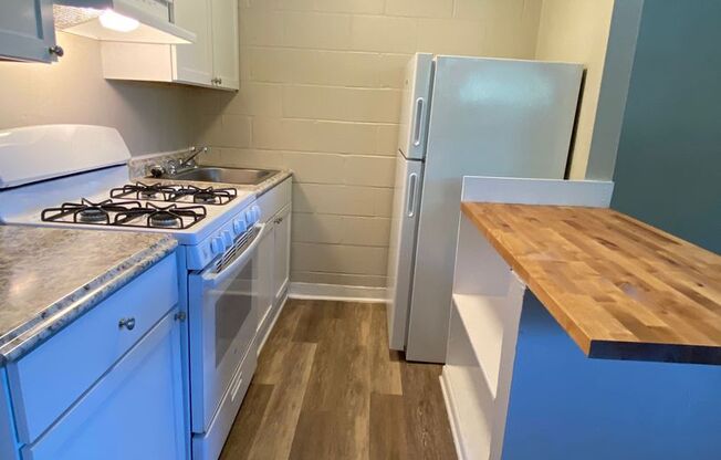 1 bed, 1 bath, 430 sqft, $700, Unit 5