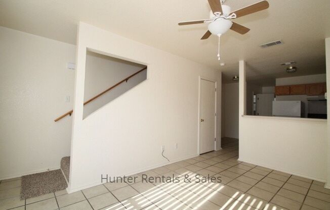 2 beds, 1.5 baths, $775