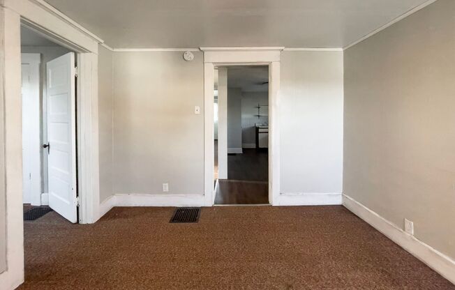 3 beds, 1 bath, 962 sqft, $950