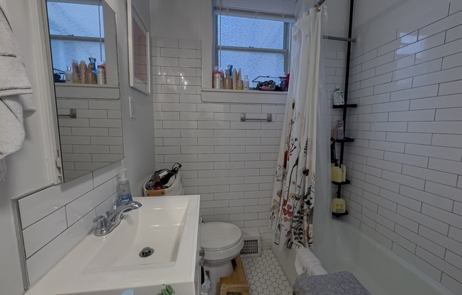 336 Lombard Street - 213