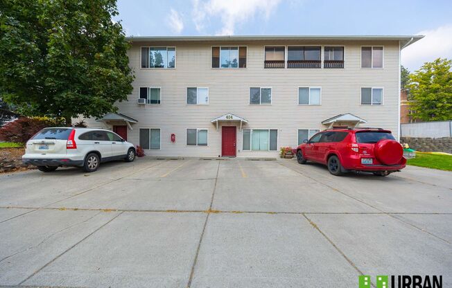 Modern and Spacious 3bd/2bth in the heart of Cheney