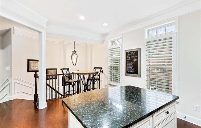 3263 FERNCLIFF LN