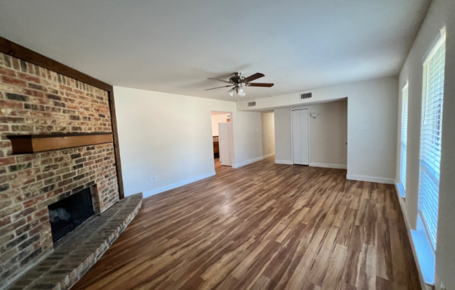 1505 LARCHMONT DR