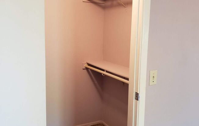 2 beds, 2 baths, $1,350, Unit # 1171