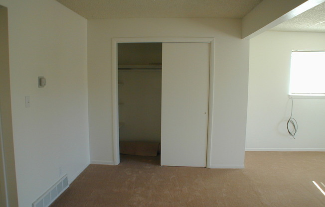 2 beds, 1 bath, 708 sqft, $900