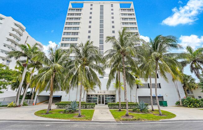 Spacious 3-Bedroom Bayfront Residence in North Bay Village