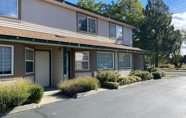 2 Bed 1.5 Bath Condo! W/S/G/Lawn Care Included!
