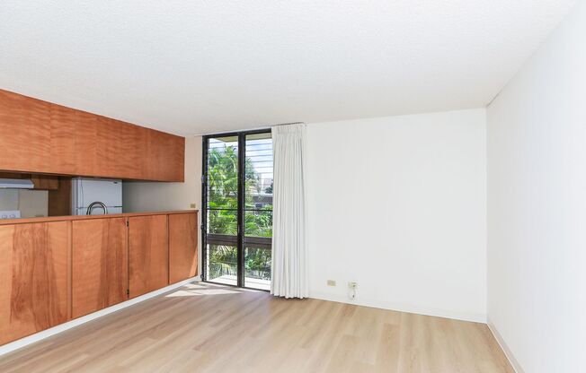 Piikoi Atrium - studio,1 bath with 1 covered parking stall