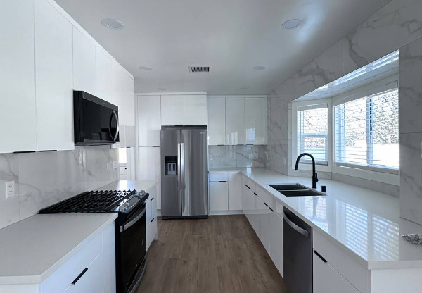 2735 W 94 ST