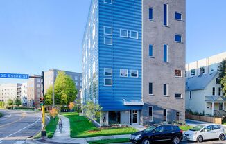 Studio, Top Floor Loft! U of M, Light Rail