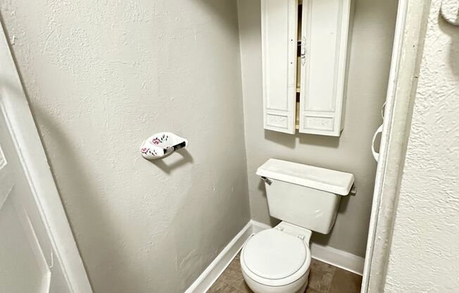 1bedroom 1 Bathroom all Utilities included $1450, ONE Month FREE! Just Pay for your Internet