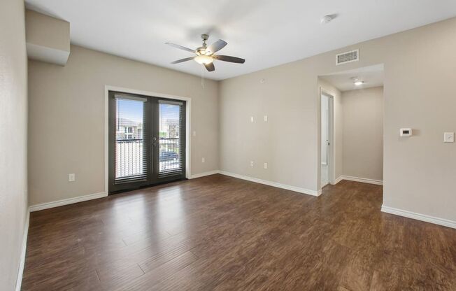 1 bed, 1 bath, 738 sqft, $1,199, Unit 1022