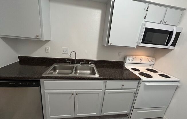 2 beds, 2 baths, 926 sqft, $1,150, Unit 415-231