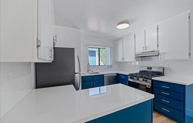 444 W WINDSOR RD