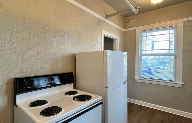 2 beds, 1 bath, $1,645, Unit 001