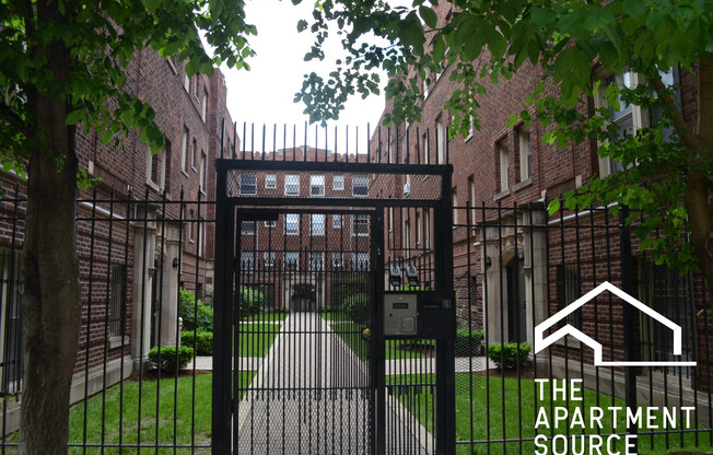 3259 W Wrightwood Ave