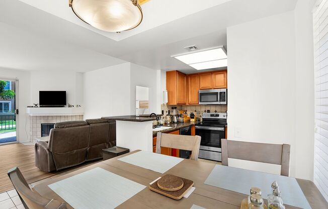 Stylish Furnished 2BR/2BA Condo with Resort Amenities in Prime Mission Valley Location! - Move in Special!!!
