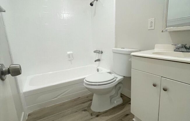 2 beds, 1.5 baths, 805 sqft, $2,095, Unit 15