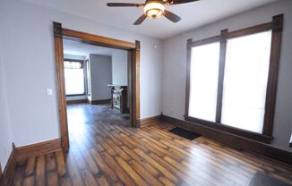 3 beds, 1.5 baths, $1,795, Unit 1250IN