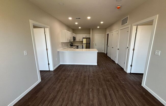 2 beds, 2 baths, 915 sqft, $1,495, Unit 204 - B957