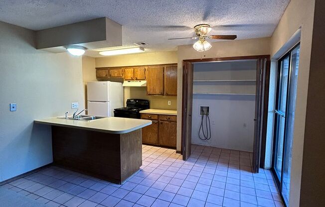 2 beds, 1 bath, 1,150 sqft, $895, Unit Unit C