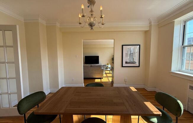 2 beds, 2 baths, 1,303 sqft, $3,000, Unit New King Edward  607