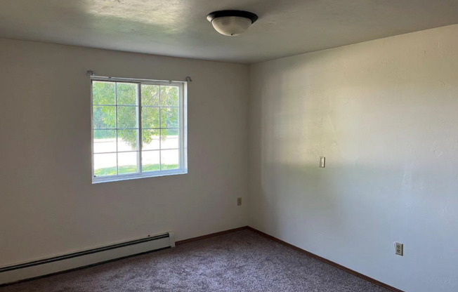 2 beds, 1 bath, $1,100, Unit Apt 2