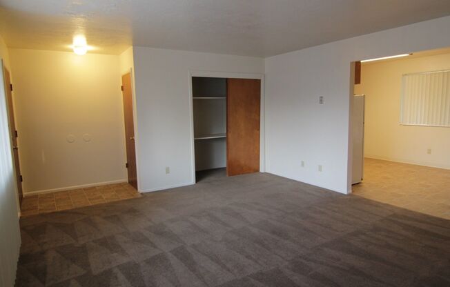 2 beds, 1 bath, 986 sqft, $950, Unit 2136