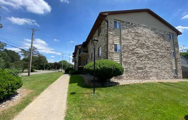 Apartments in Lansing, MI Exterior at Blue Spruce Apartments