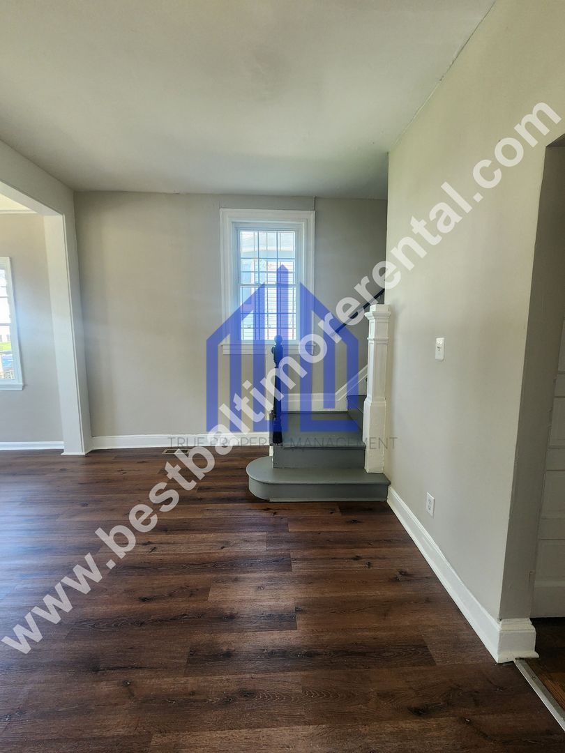 Spacious 8 Bedroom Single Family House in West Baltimore