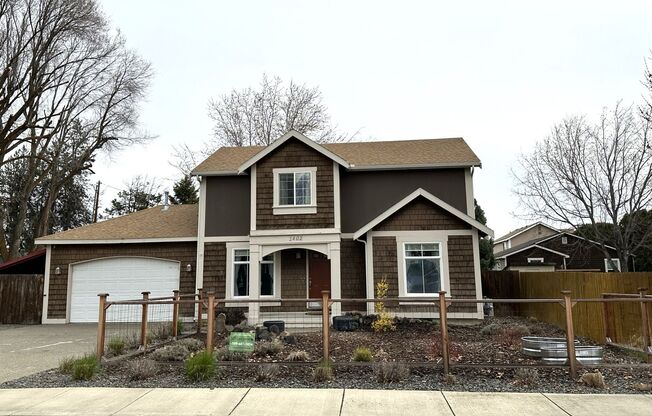 Beautiful 3 Bedroom Home with Custom Touches!