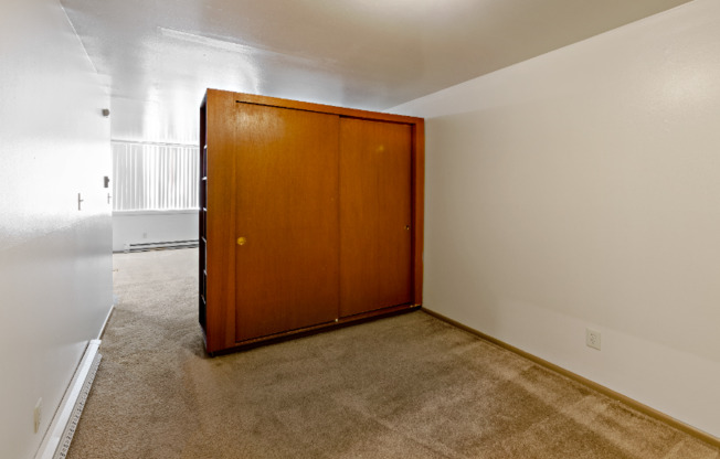 5625 15 AVE NE