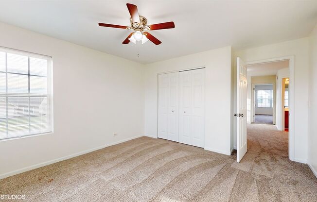 3 beds, 2.5 baths, $2,595, Unit 1046