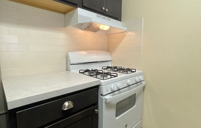 1 bed, 1 bath, 600 sqft, $1,050, Unit 211