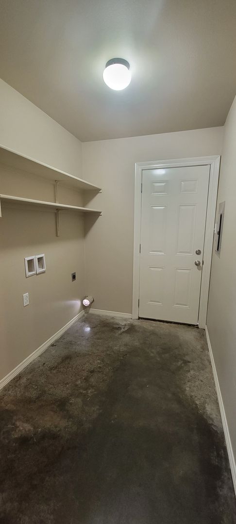 3 beds, 1 bath, $1,050