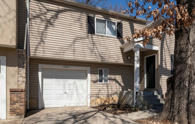 3 beds, 2 baths, 1,607 sqft, $1,595, Unit D-1902