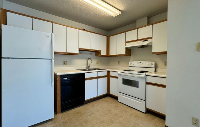 3 beds, 1 bath, $1,260, Unit 02