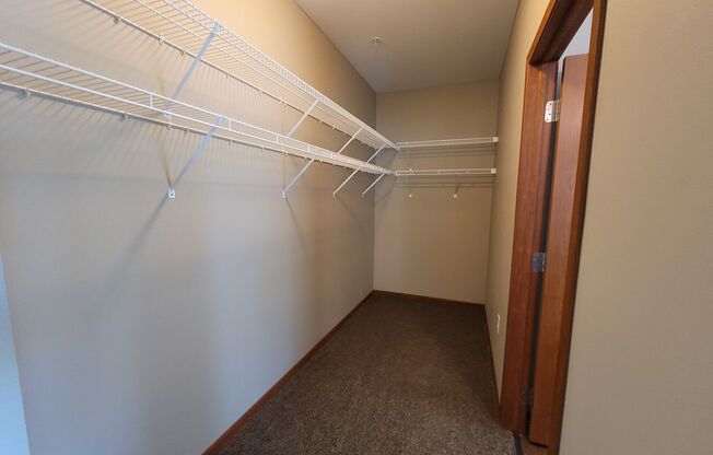 2 beds, 1 bath, $1,050, Unit 109