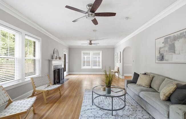 866 MORELAND AVE SE